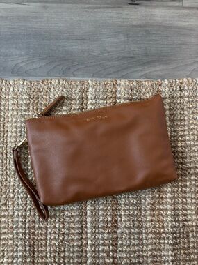 Fawn design changing clutch